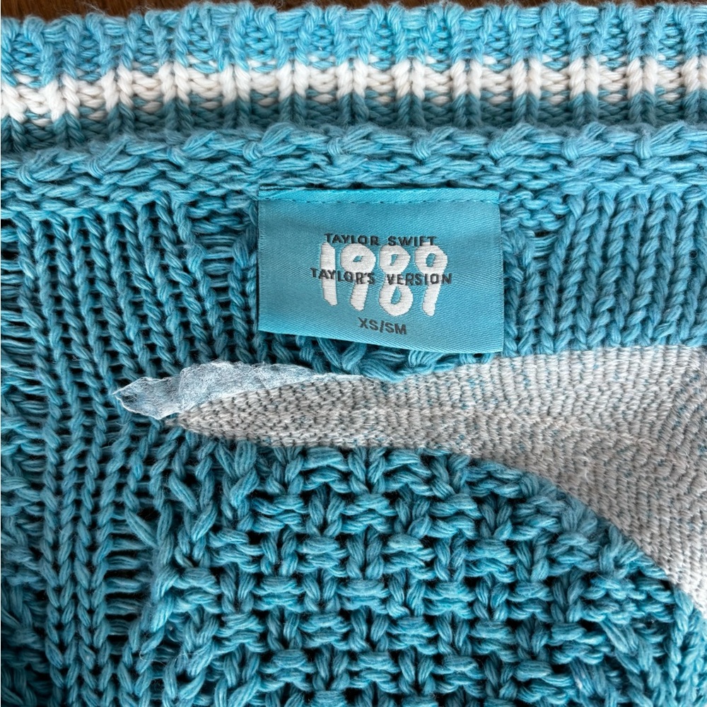 Limited Edition Taylor Swift 1989 Blue Cable Knit Cardigan with White Accents - Picture 2 of 6